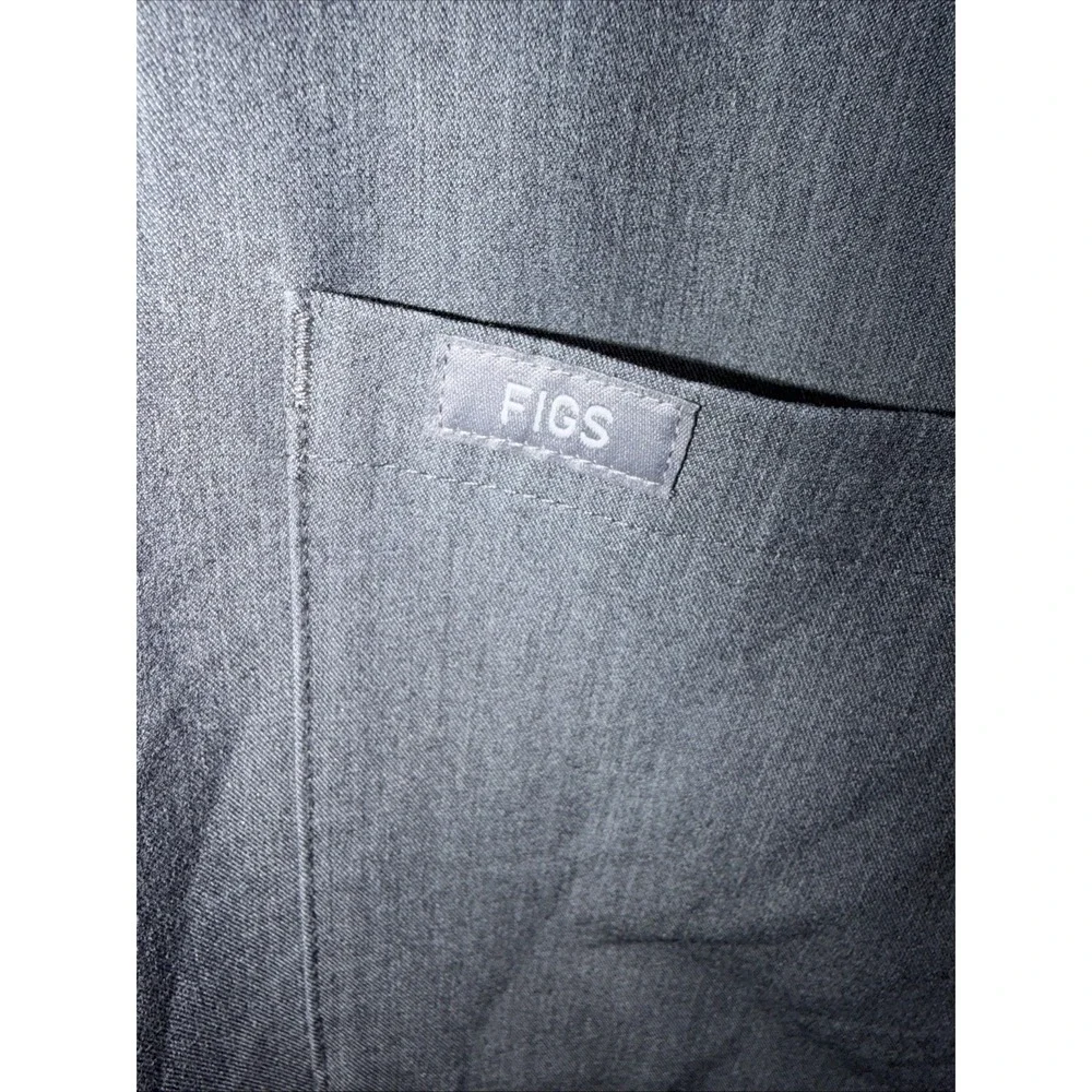FIGS Mens Chisec Three-Pocket Scrub Top Size Medium Gray Style # TM3000